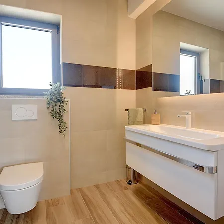 Villa Beautiful With Private Swimming Pool *