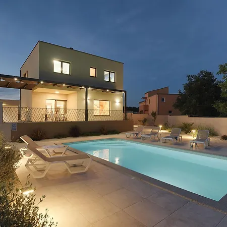 Beautiful With Private Swimming Pool Pula