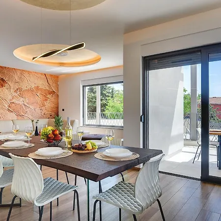Beautiful With Private Swimming Pool * Pula