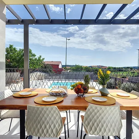 Beautiful With Private Swimming Pool * Pula